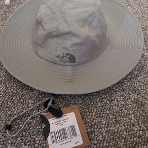 New The North Face Women's Horizon Breeze Brimmer Sun Hat, Wrought Iron Gray S/M